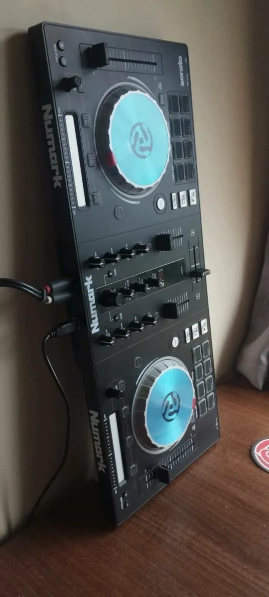 Numark Mixtrack 3 - Image 1