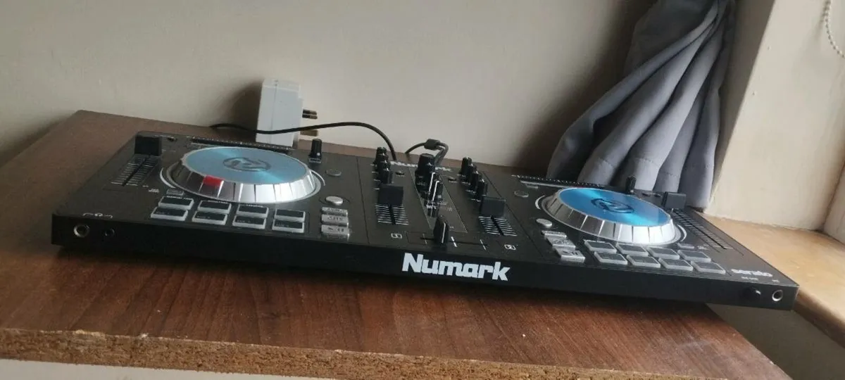 Numark Mixtrack 3 - Image 3