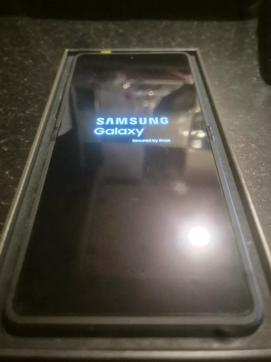 Galaxy z flip 7 - Image 3