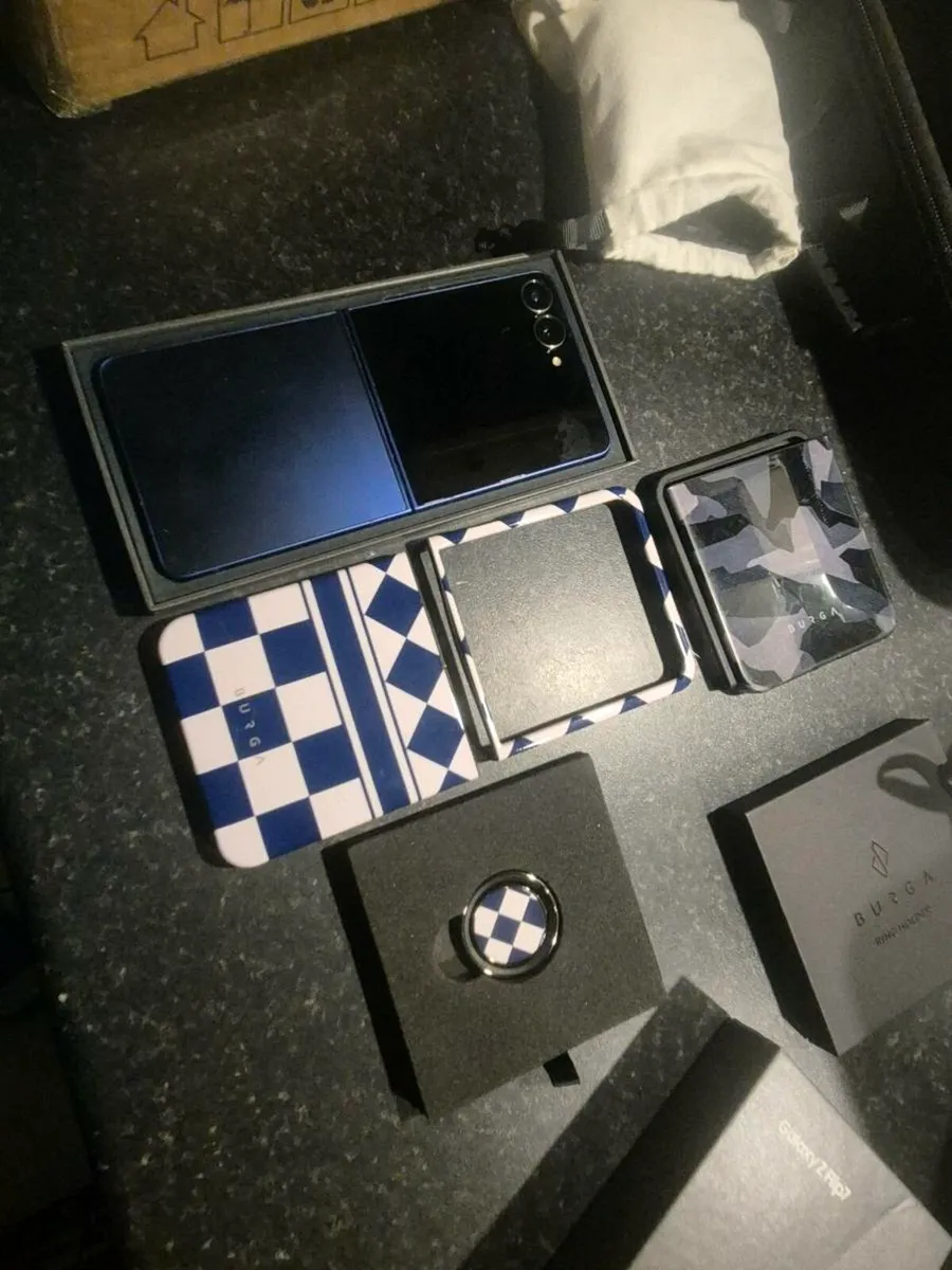 Galaxy z flip 7 - Image 1