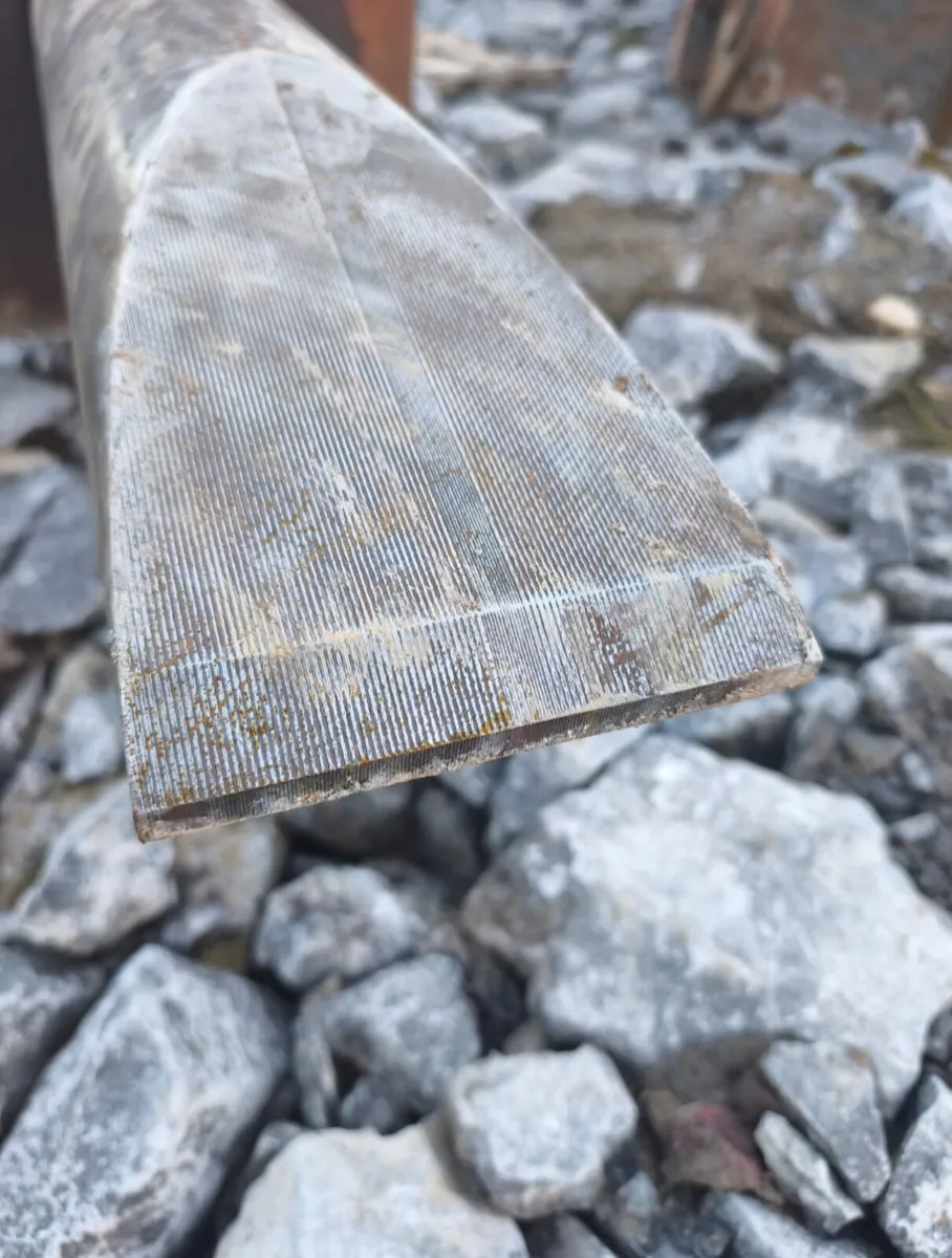 2.5 to 3 ton breakers for 30 ton machine - Image 3