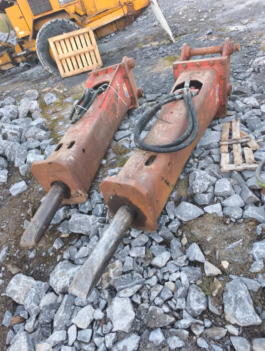 2.5 to 3 ton breakers for 30 ton machine - Image 1