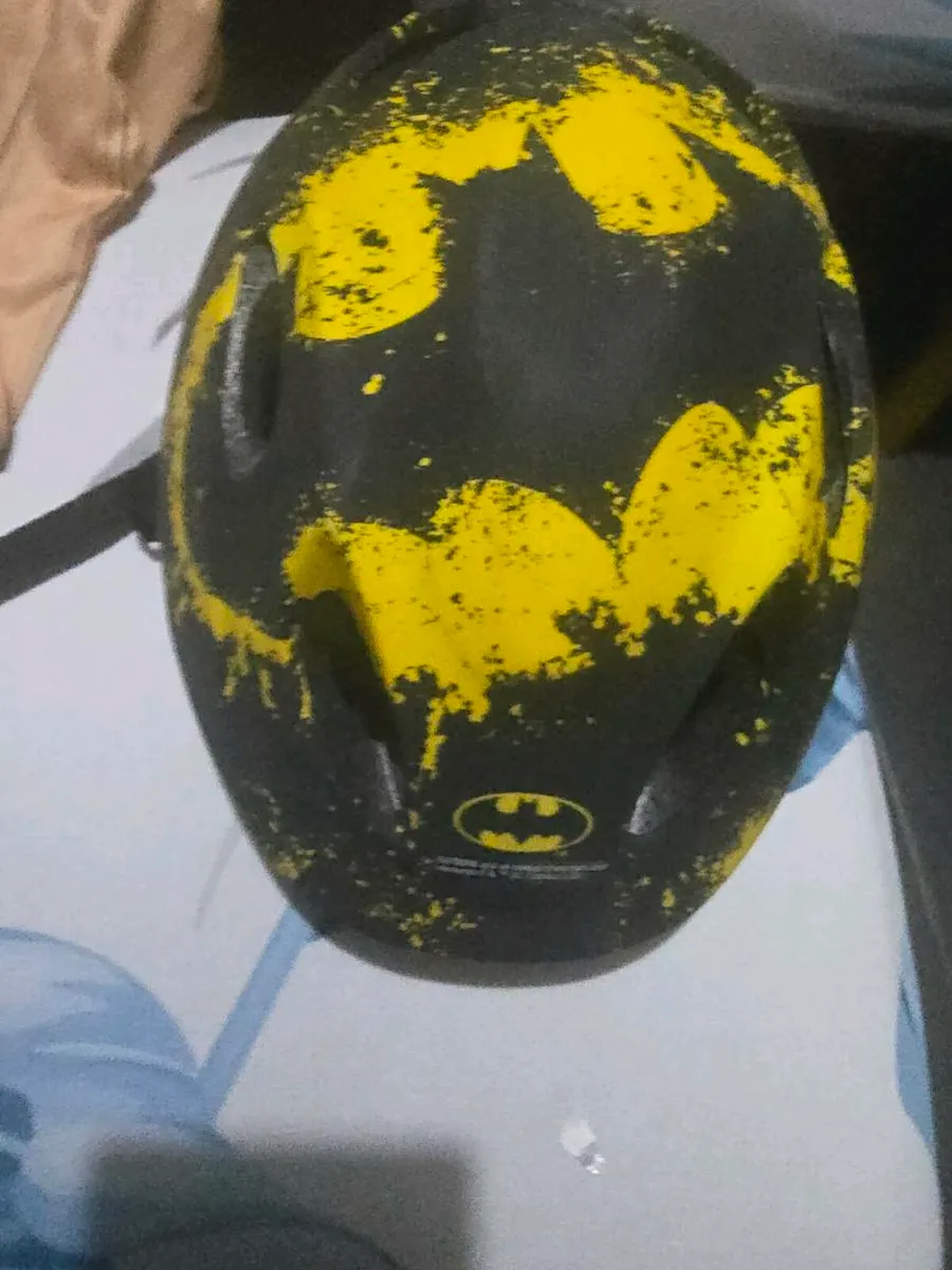 Batman helmet age 5-7 - Image 1