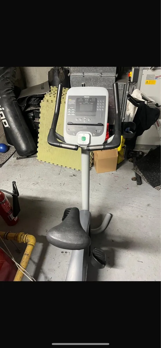 UPRIGHT BIKE PRECOR 846i - Image 1
