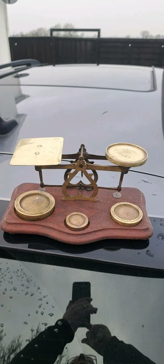 Old brass weighing schales - Image 1