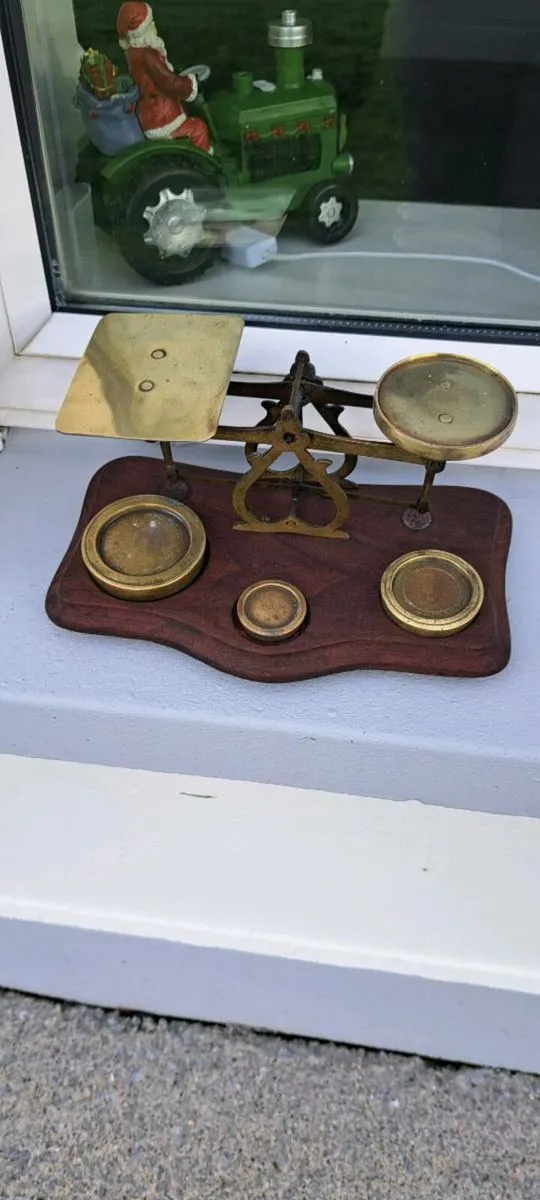 Old brass weighing schales - Image 2