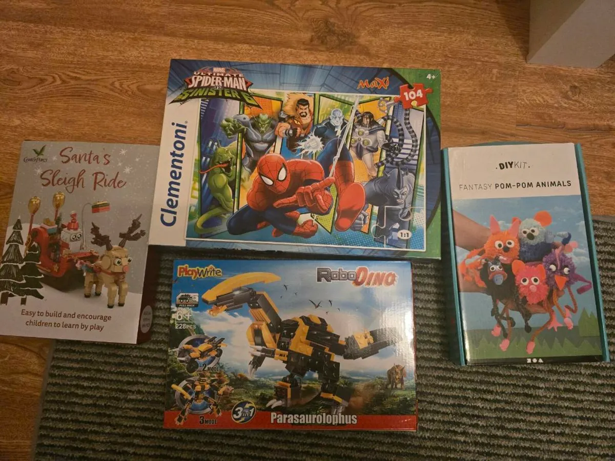 Jigsaw and lego sets New