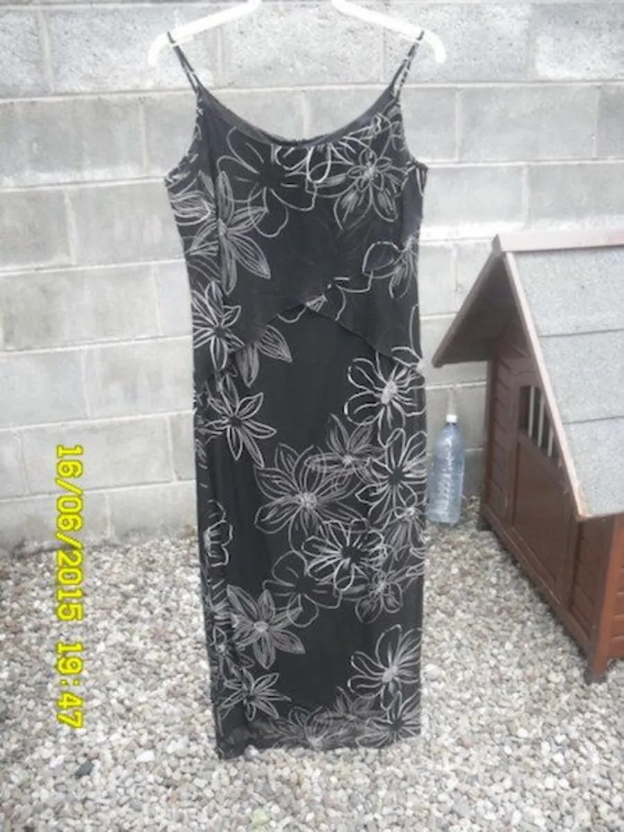 BRAND NEW LadyH Designer Dress with Matching Shawl - Image 3