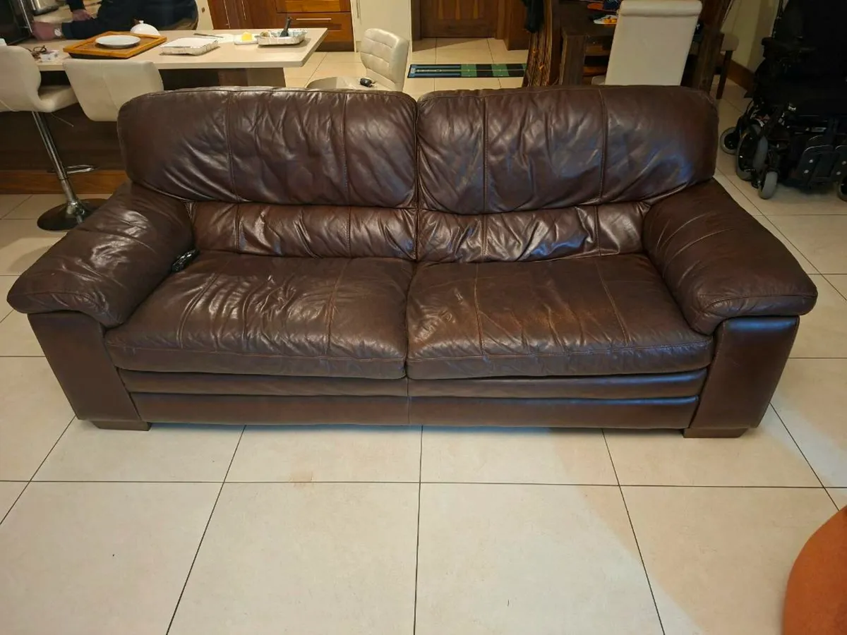 3 seater leather couch - Image 1