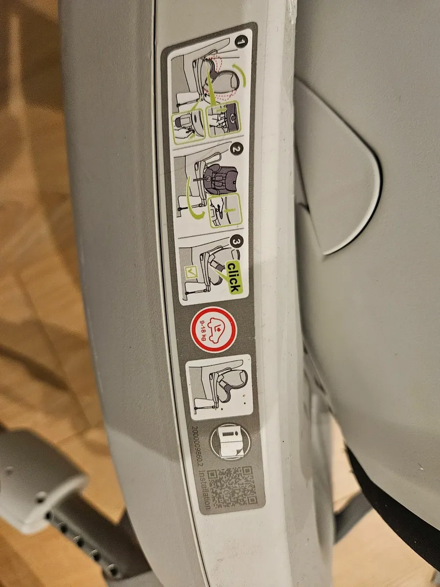 Britax Car Seat - Image 4