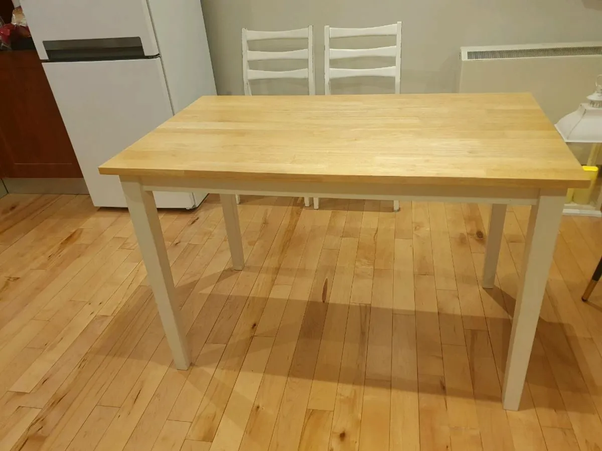 Kitchen table and chairs - Image 1