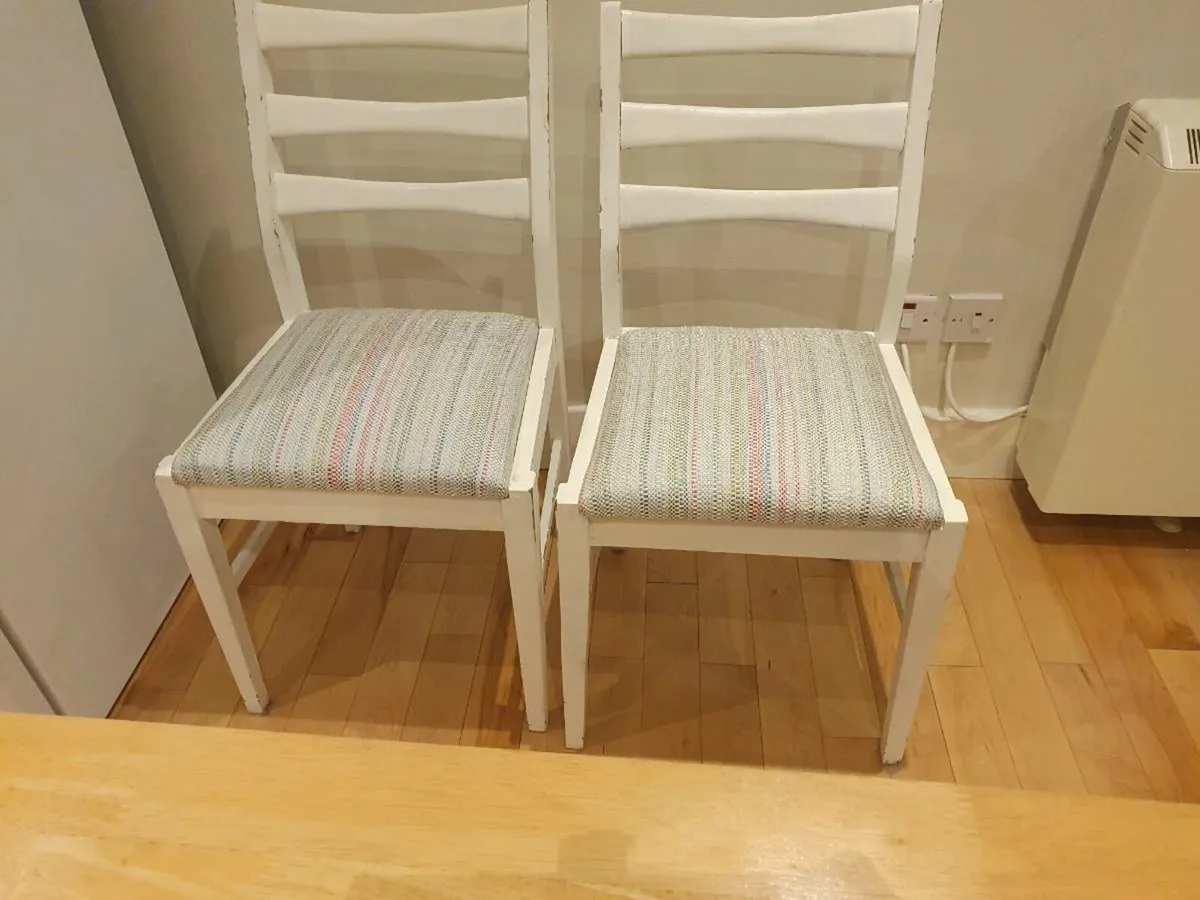 Kitchen table and chairs - Image 3