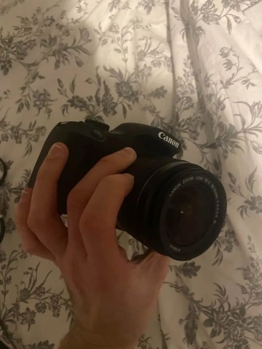 Canon Eos 2000 - Image 4