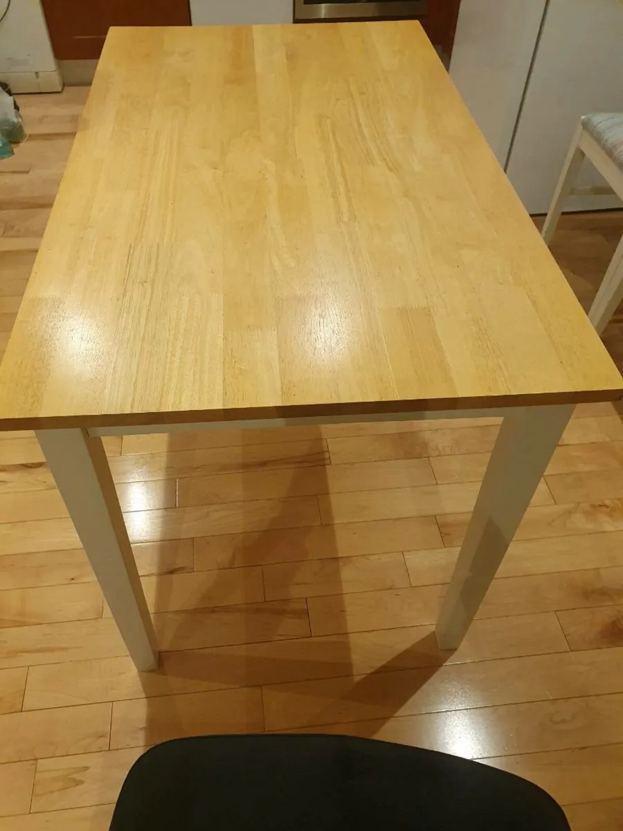 Kitchen table and chairs - Image 4