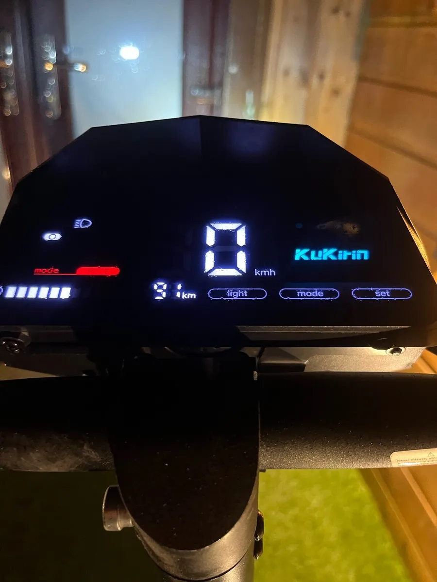 Kukrin kugoo g3 e scooter - Image 3