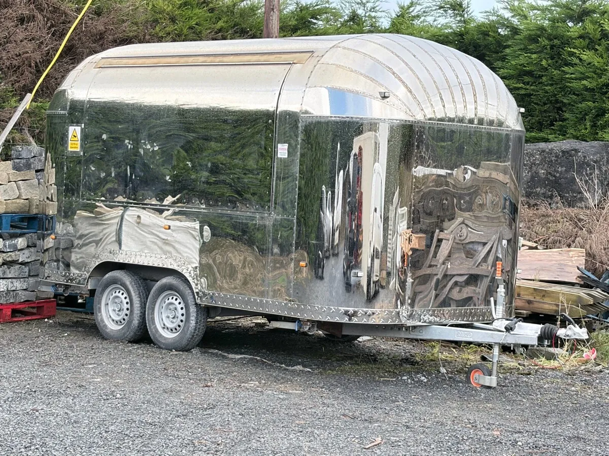 Like new 4 mtr Airstream Catering Trailer - Image 1