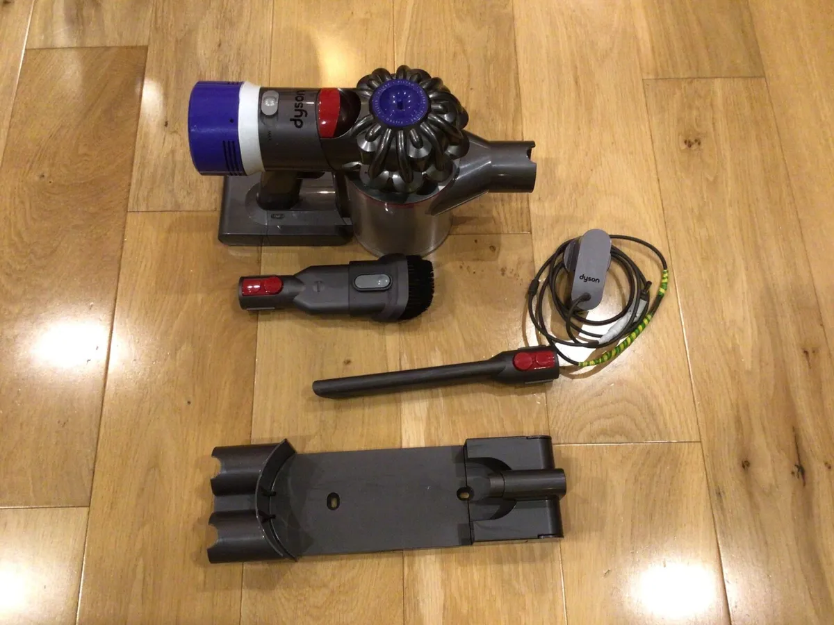 Dyson v8 - Image 2