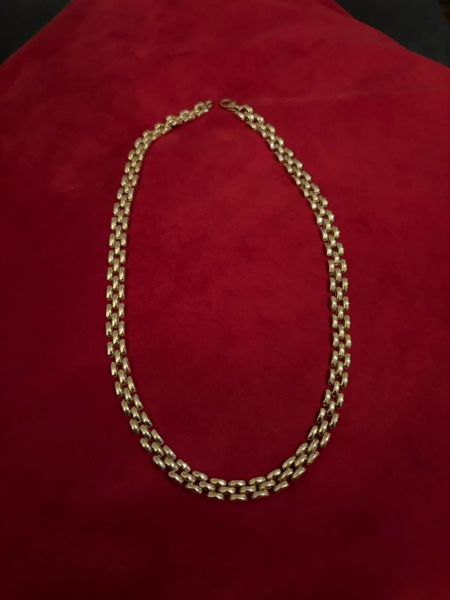 Necklace 9K Gold For Sale - Image 1