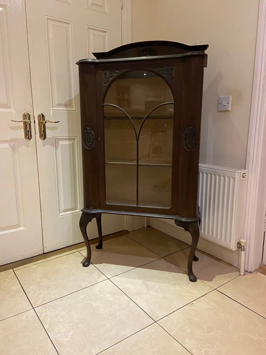 Antique Queen Anne display cabinet - Image 1