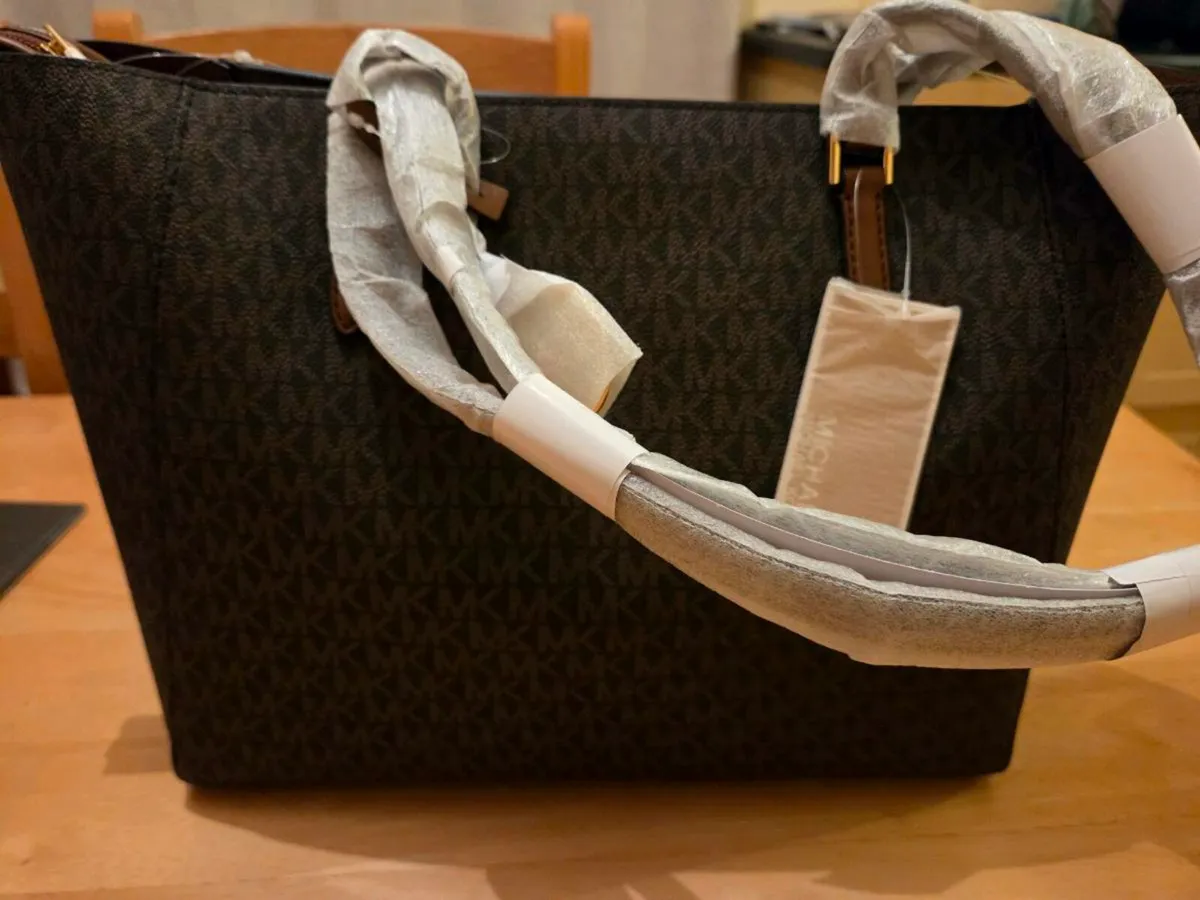 Micheal Kors Handbag - Image 4