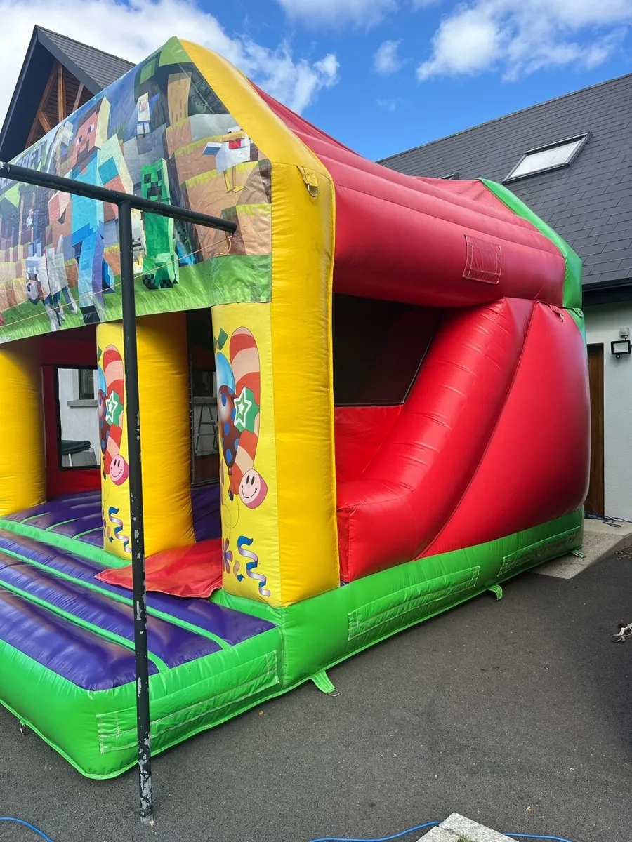 Bouncy castles - Image 3