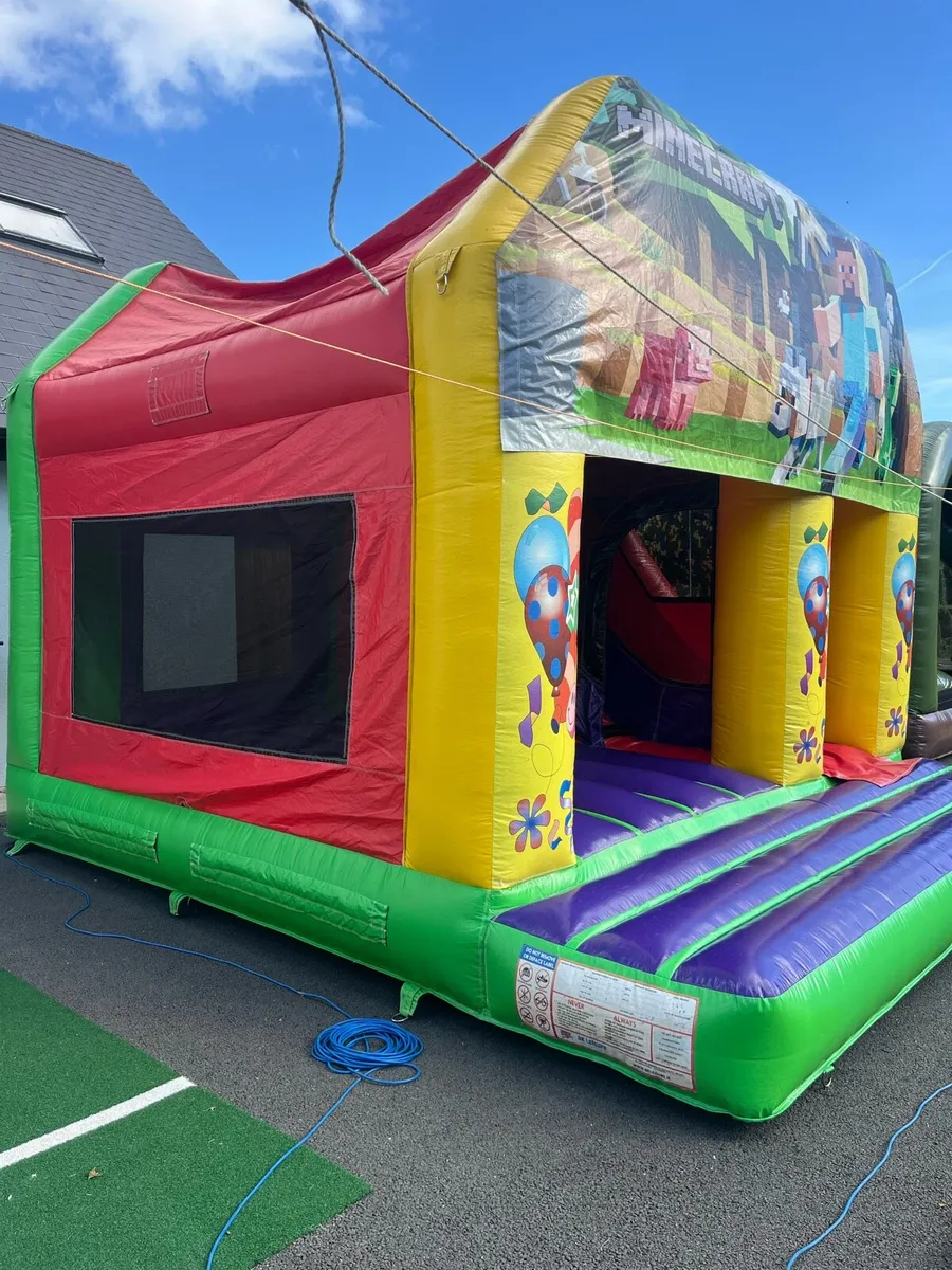 Bouncy castles - Image 4