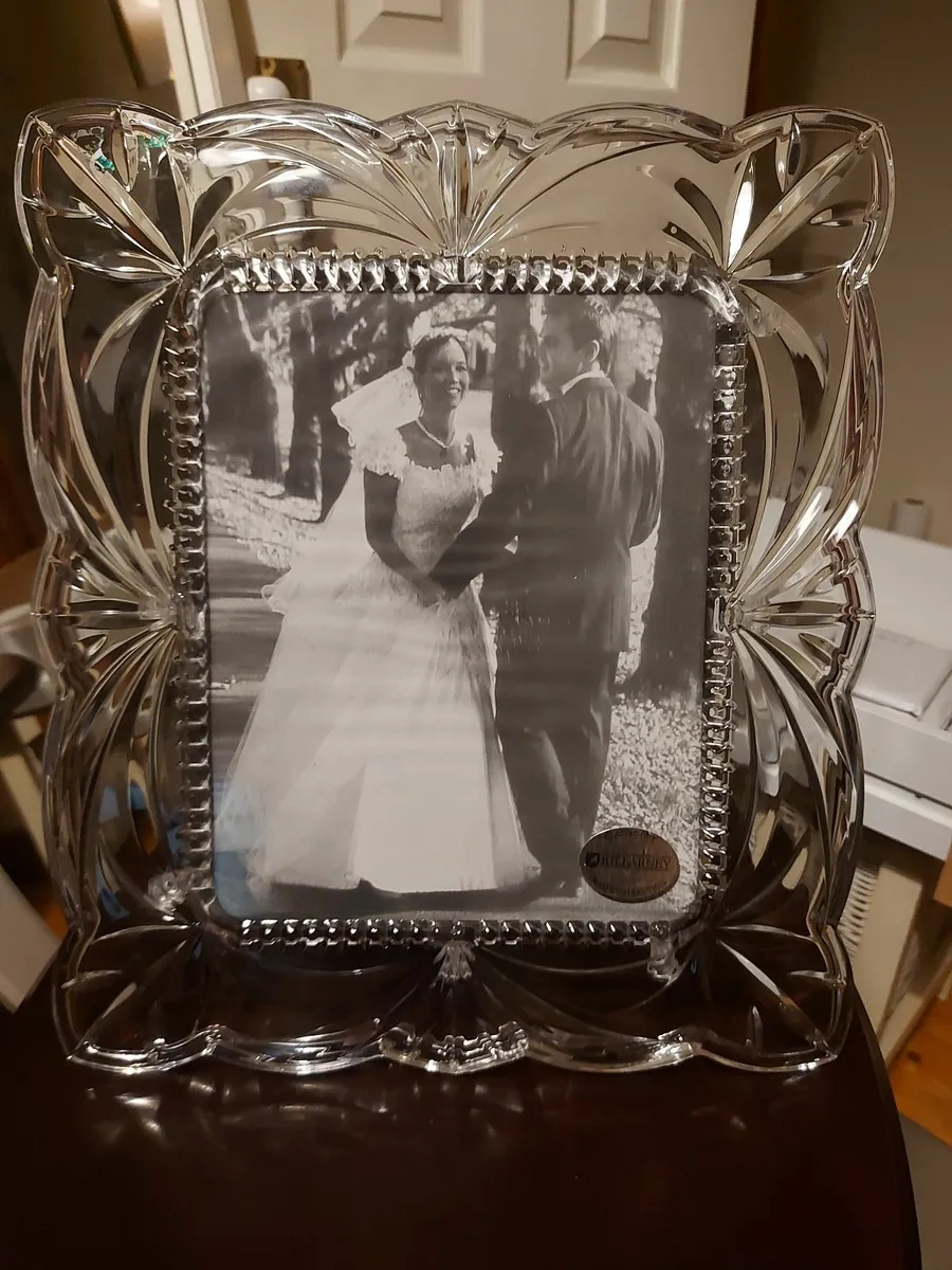 BRAND NEW Killarney Cut Crystal Large Photo Frame - Image 1