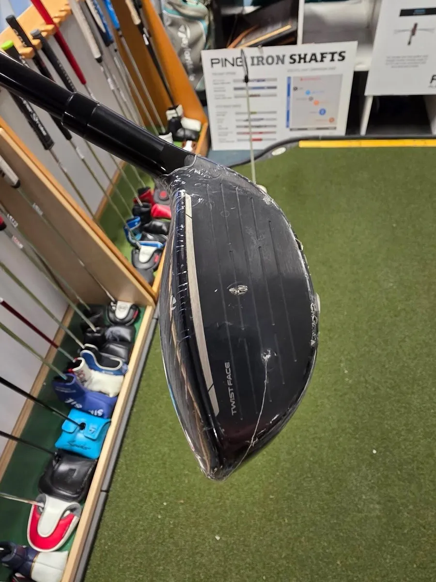 Brand New Taylormade Qi10 9 Wood - Image 4