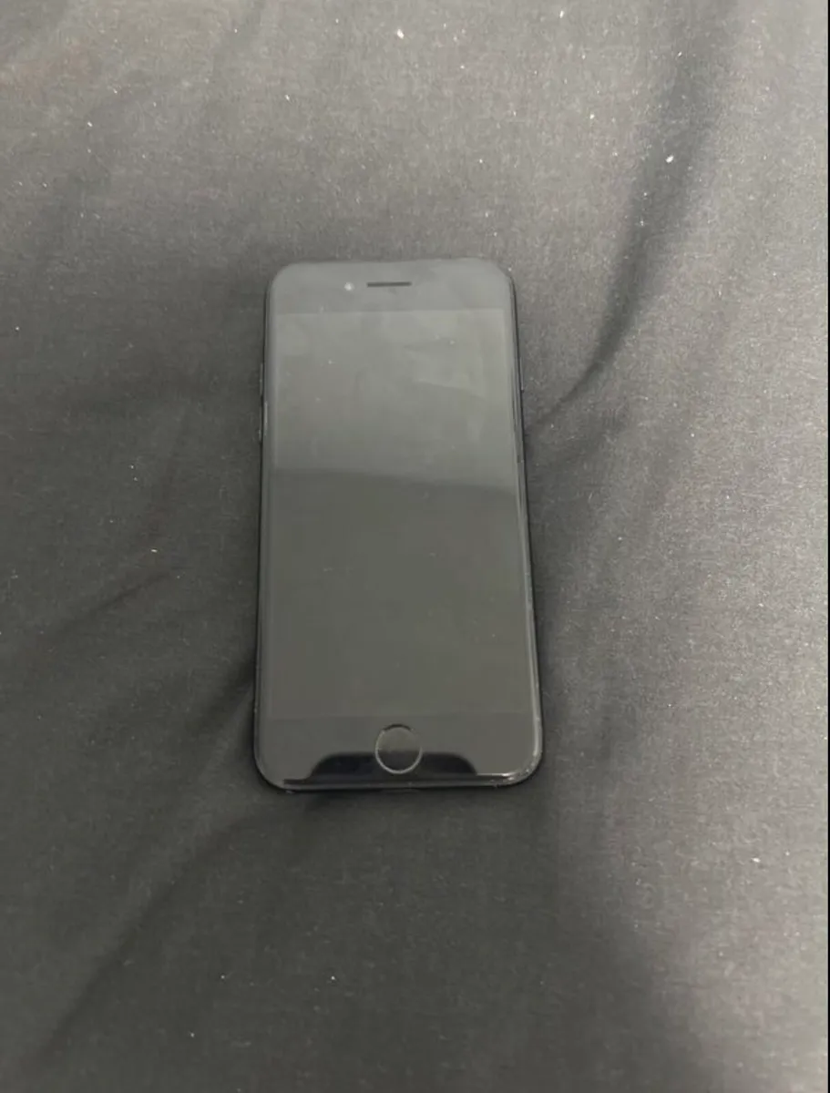 Iphone 7 black 32gb(very good condition) - Image 1