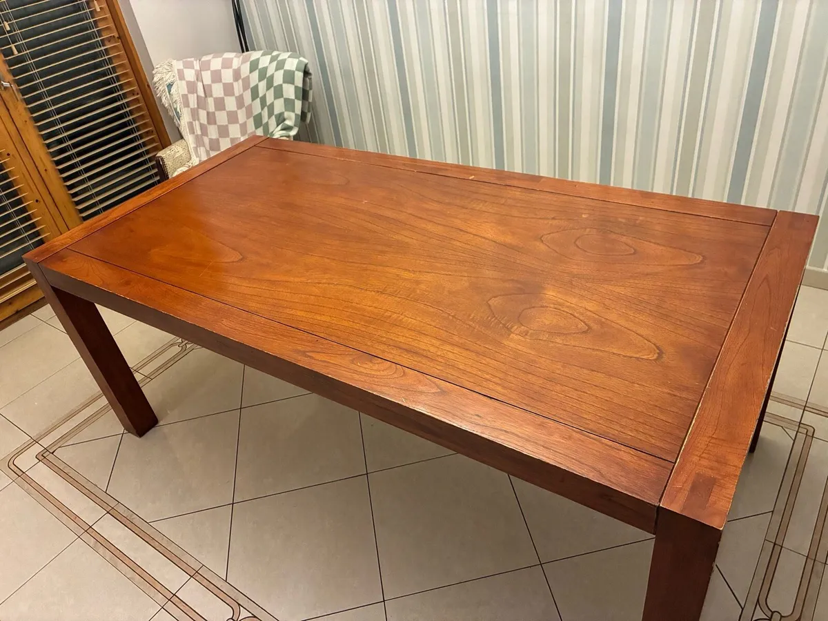 Dining room table - Image 1