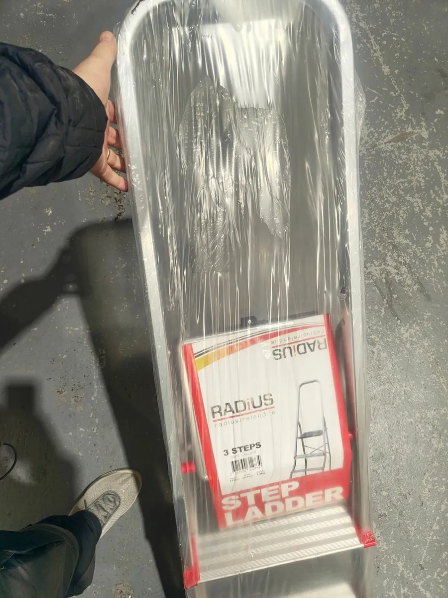 Brand New Radius Three Step ladder Step Ladder - Image 2