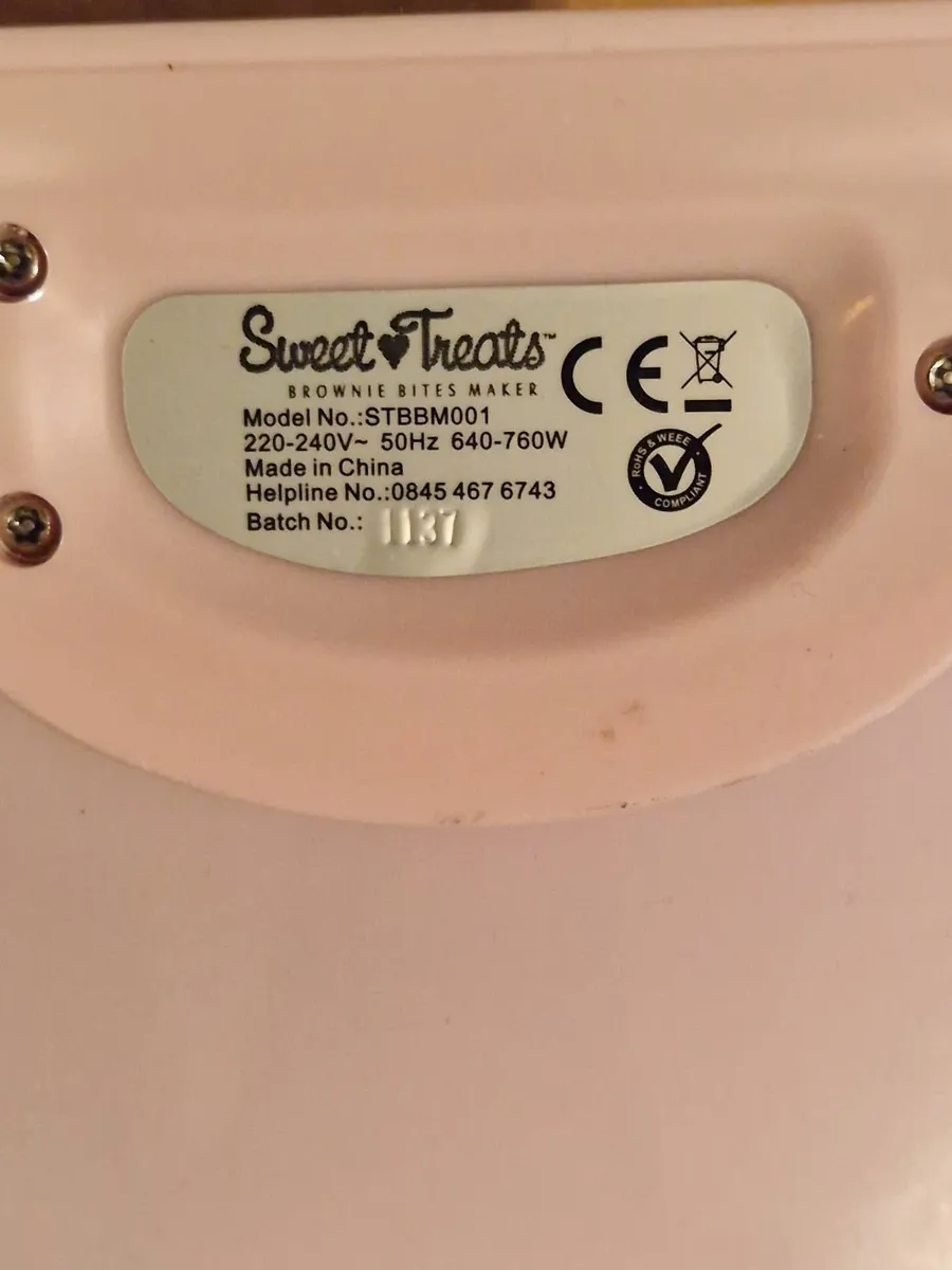 NEW Sweet Treats Brownie Bite Maker Model STBBM001 - Image 2