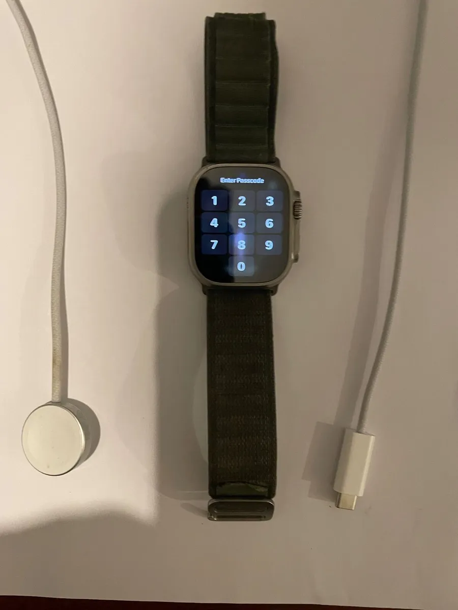 Apple Watch Ultra  ( CELL ) Titanium 49 MM - Image 1