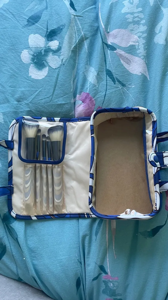 New make up brushes - Image 1