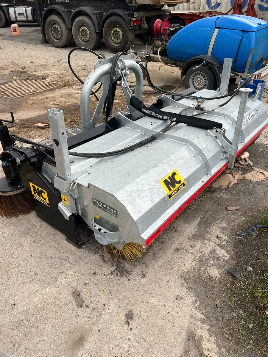 Road sweeper - Image 2