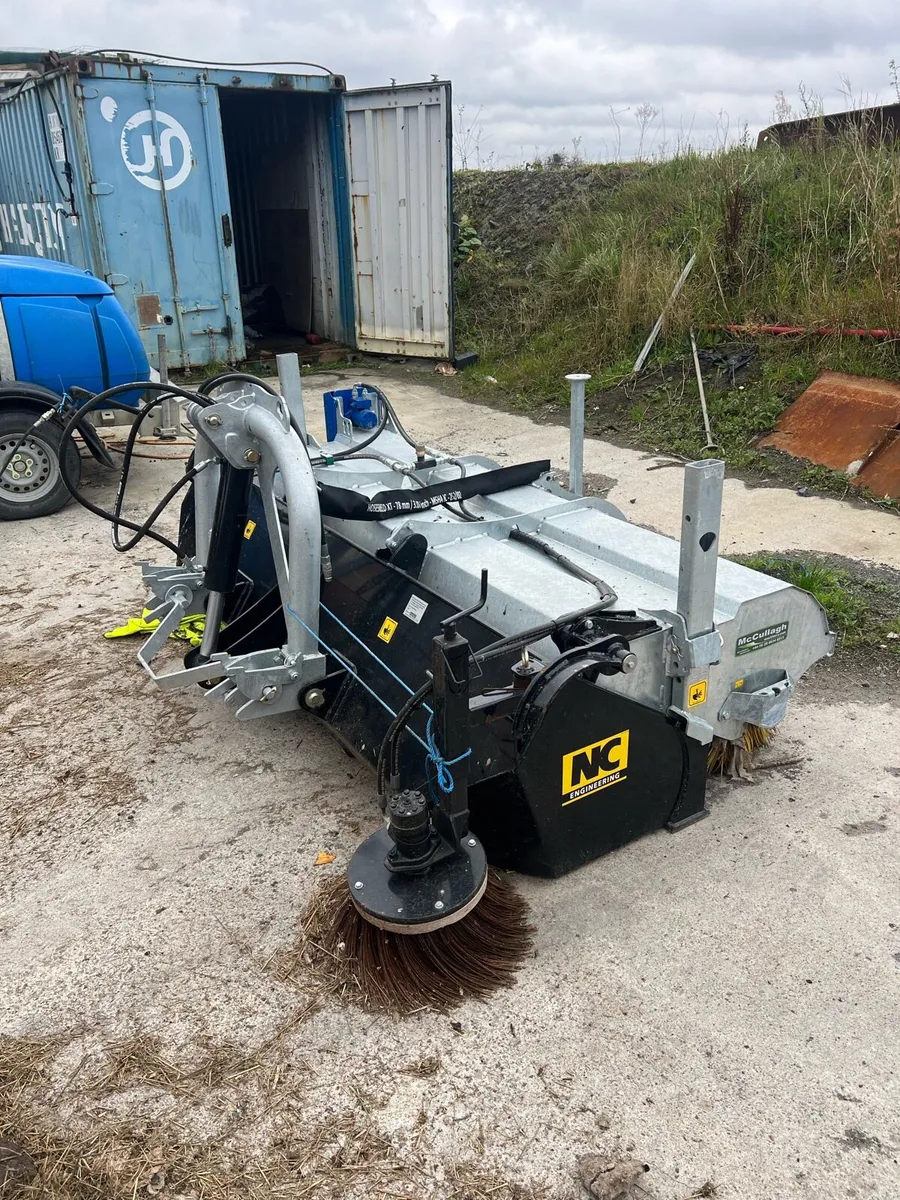 Road sweeper - Image 1