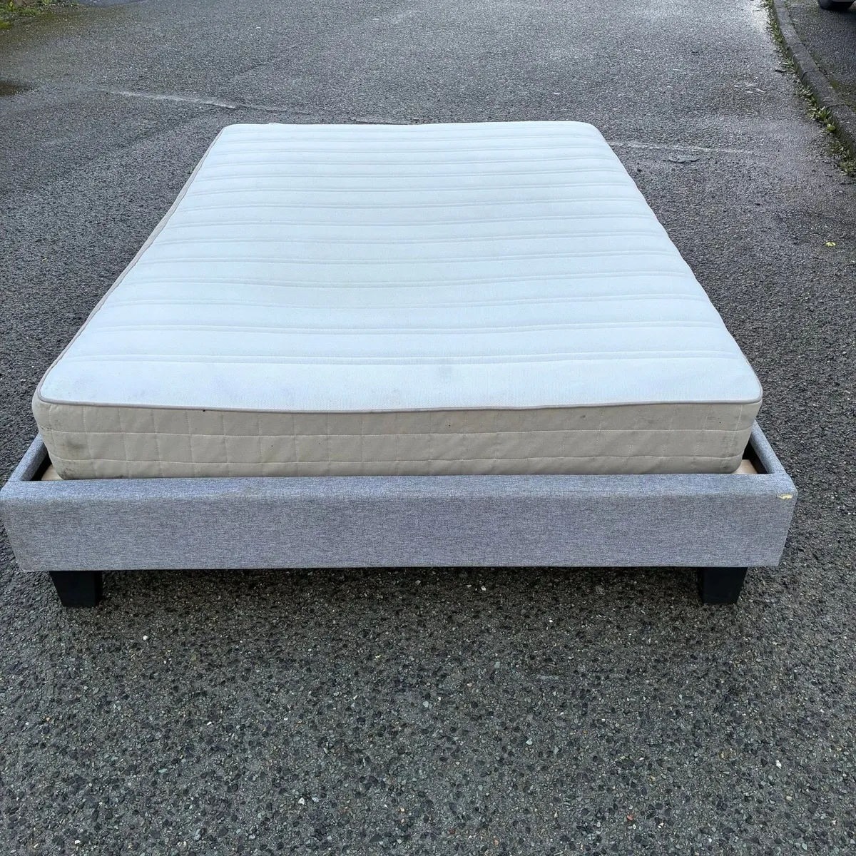 Double mattress with grey base frame - Image 1