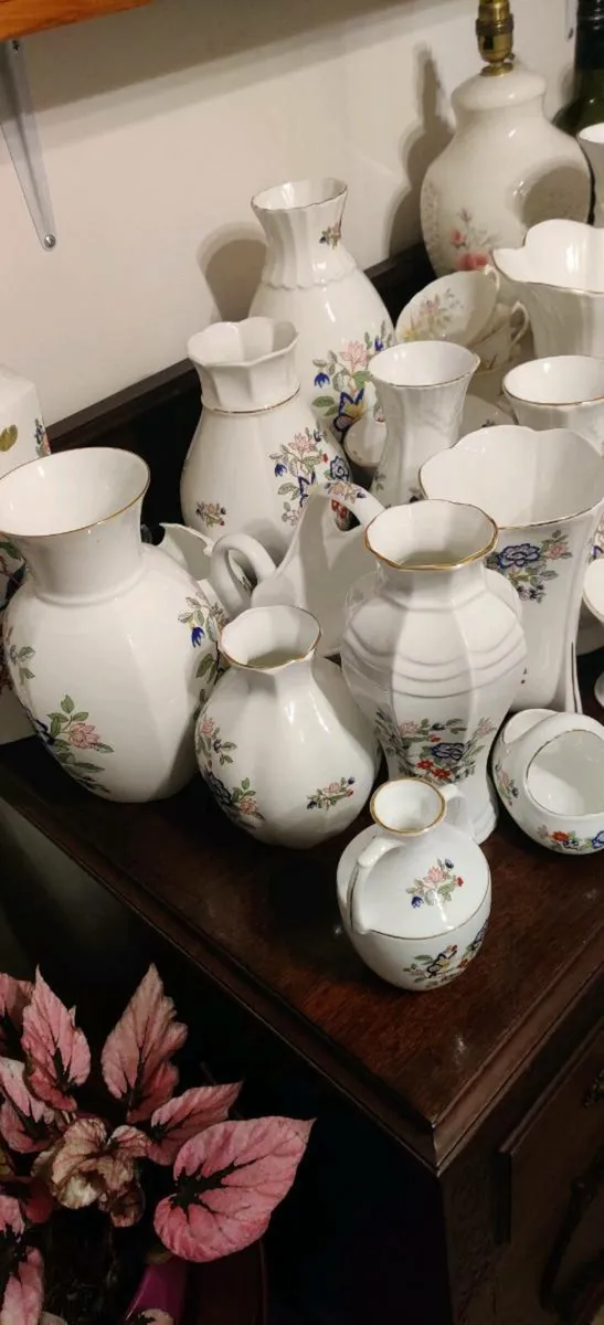 Porcelain collection of TARA - Image 1