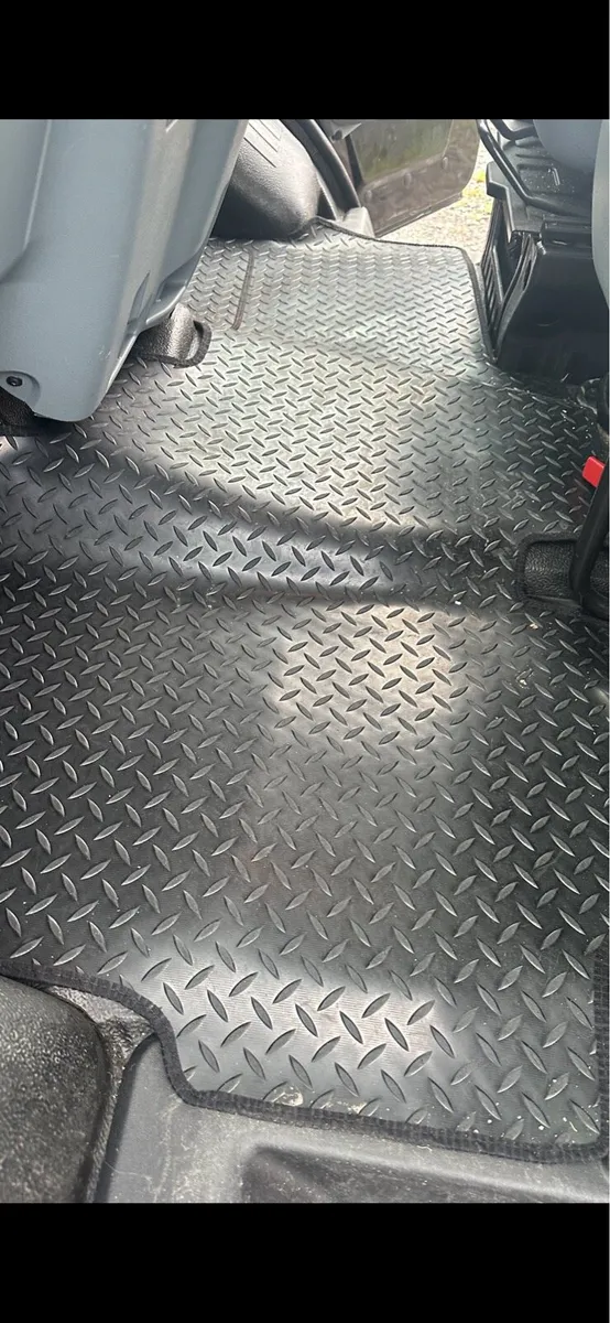 Floor mats all vans - Image 1