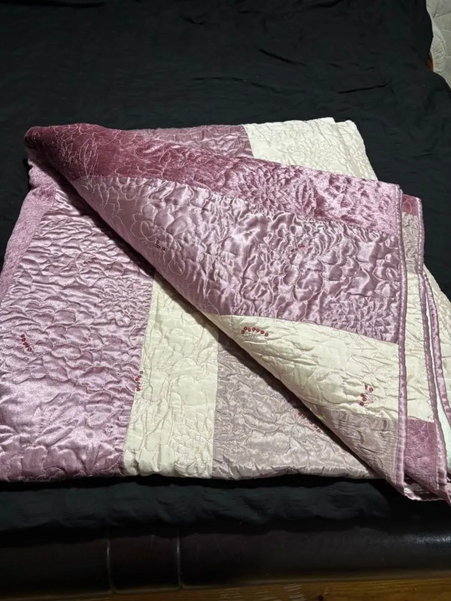 Bedspread - Image 1
