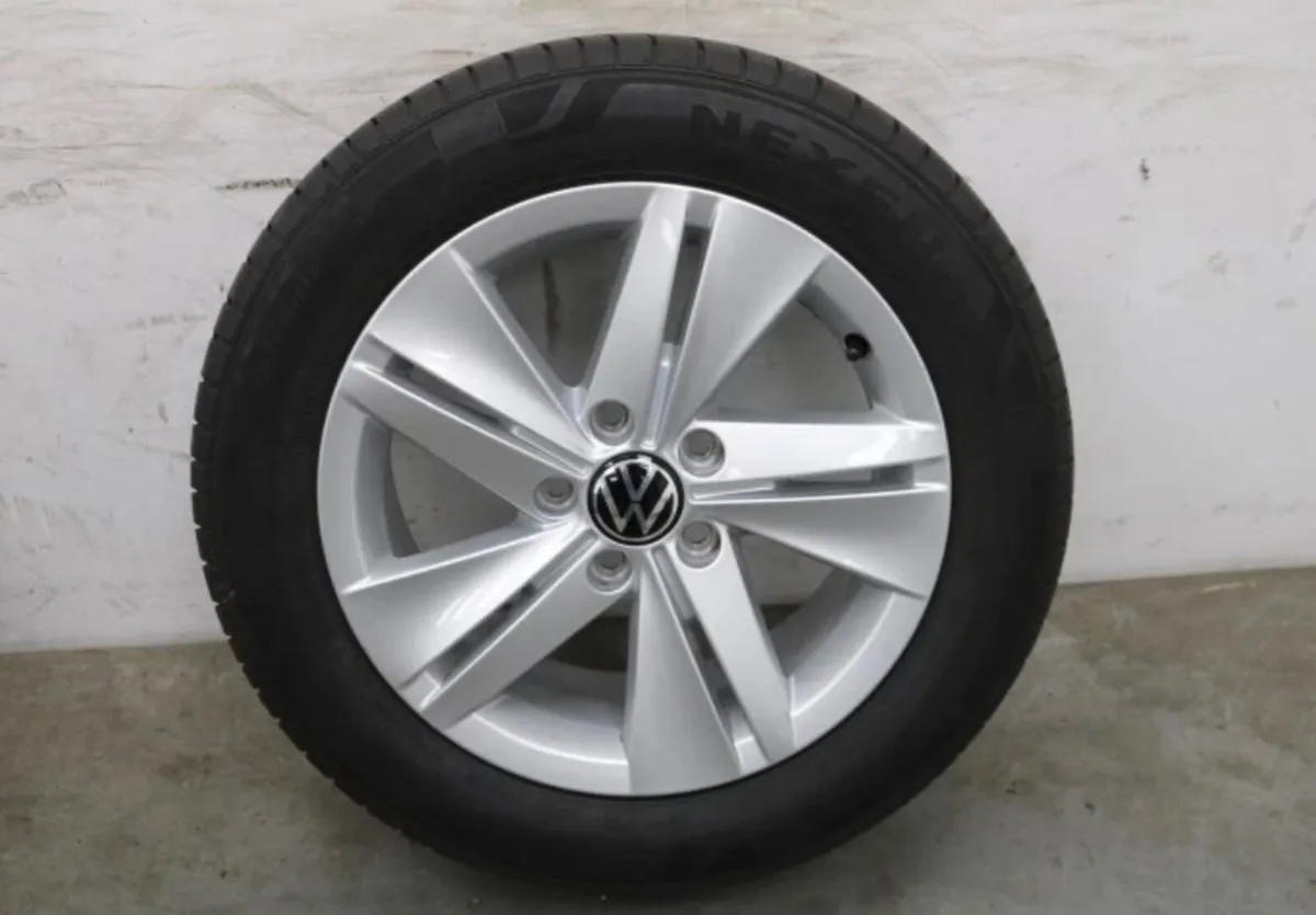 💥Genuine R16 Vw Golf alloys & tyres - Image 3