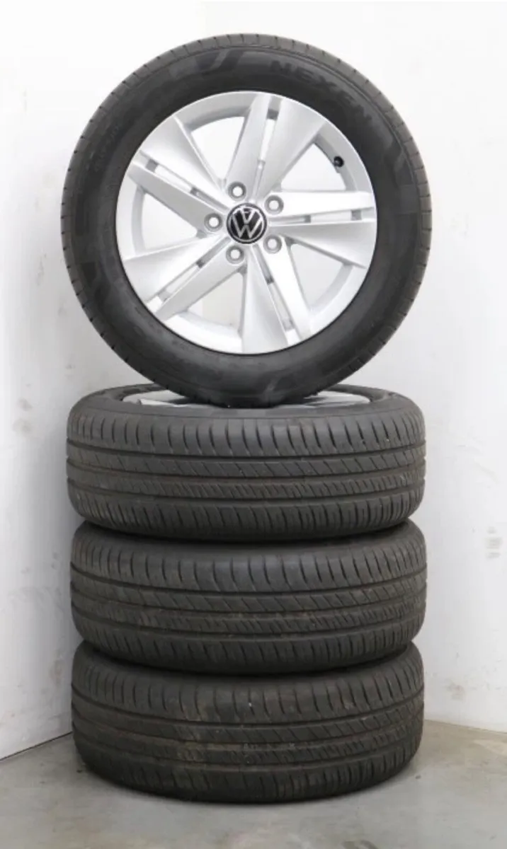 💥Genuine R16 Vw Golf alloys & tyres - Image 4