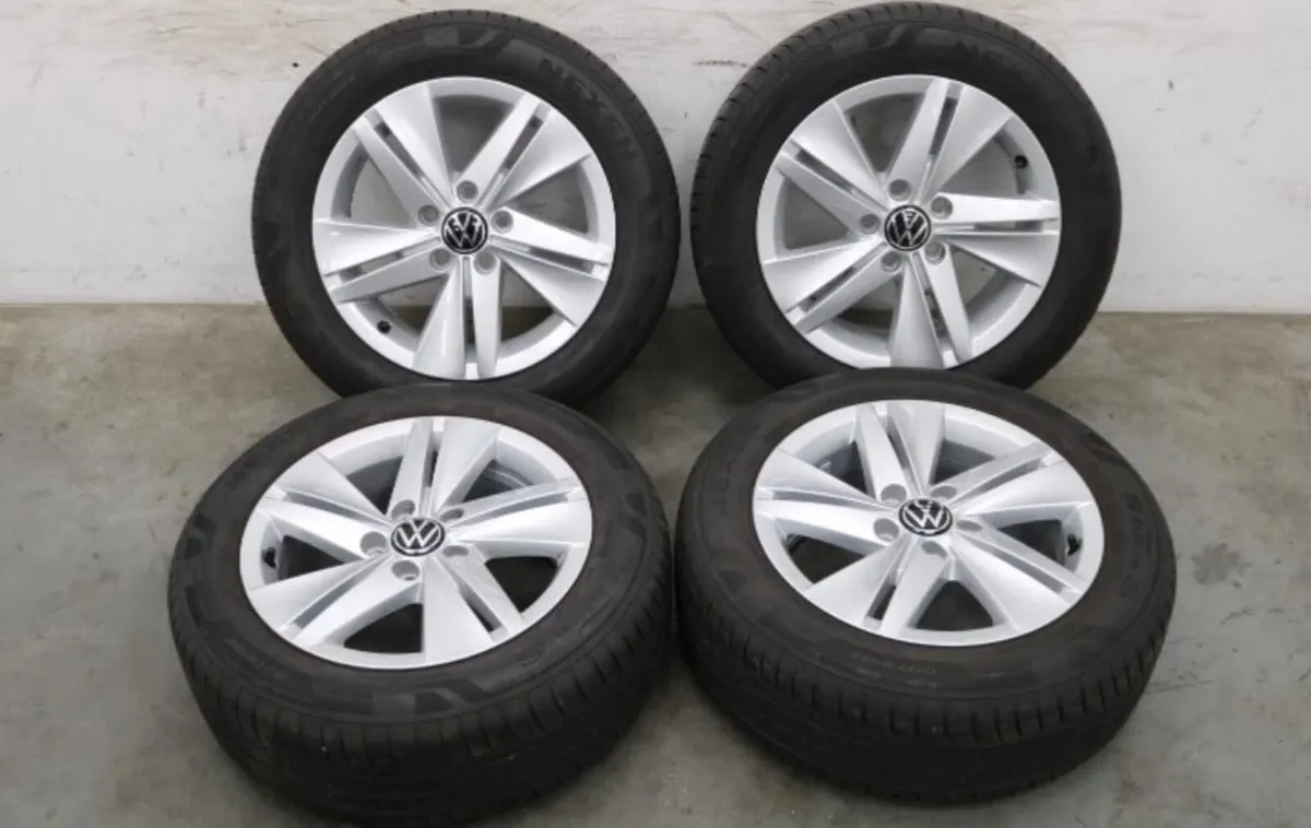 💥Genuine R16 Vw Golf alloys & tyres - Image 1