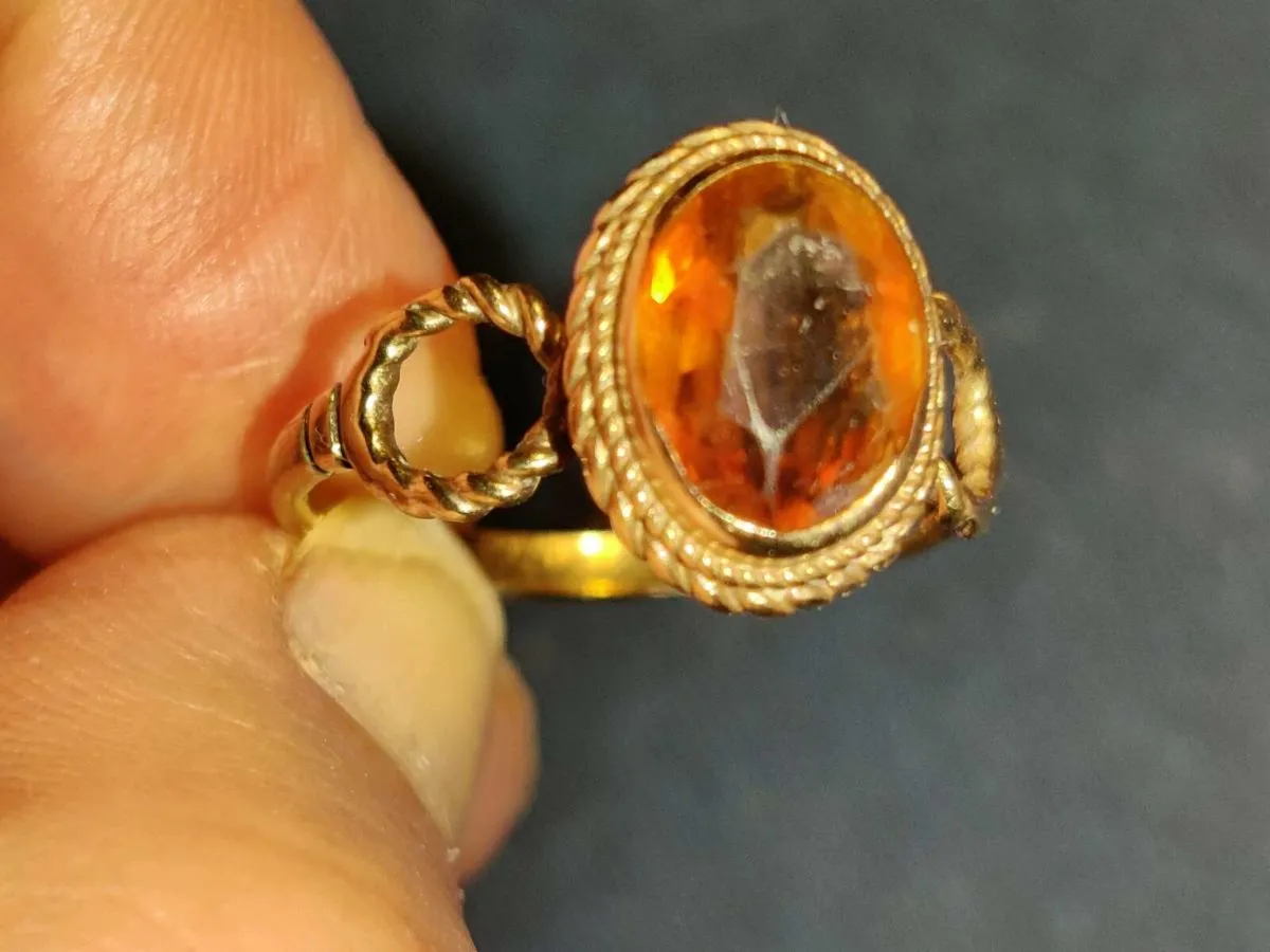 TUDOR AMBER, 9CT SOLID Gold Vintage Signet Ring ! - Image 1
