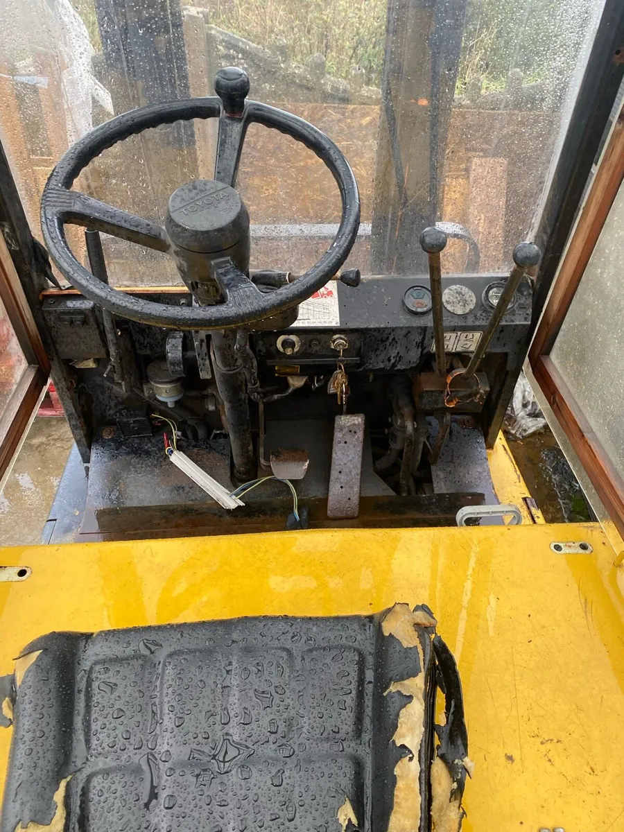 Forklift - Image 3