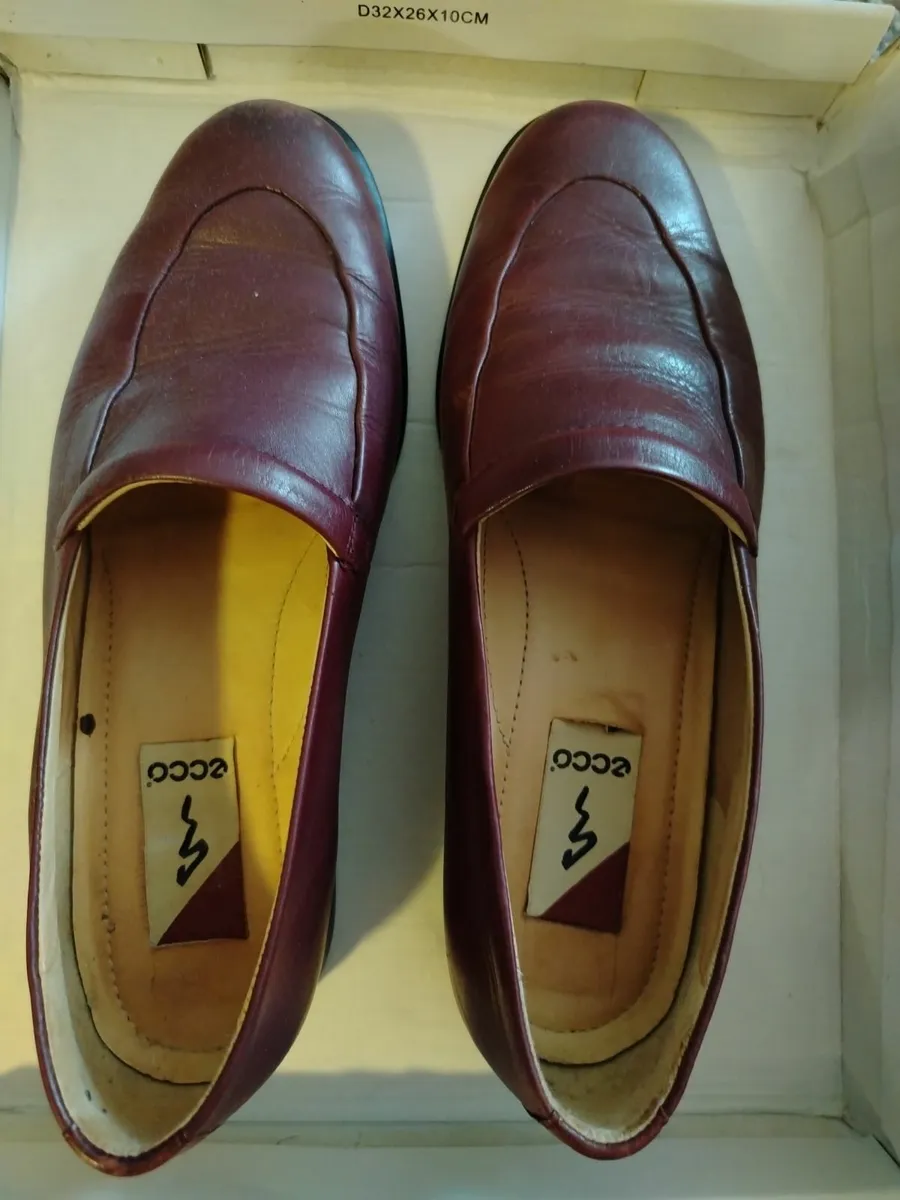 Two pairs of shoes, Uk6, eu 39 Ecco and Fly London - Image 1