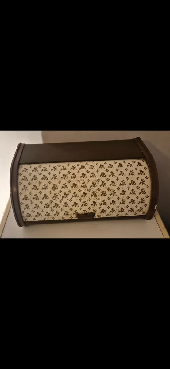 Vintage bread bin - Image 1