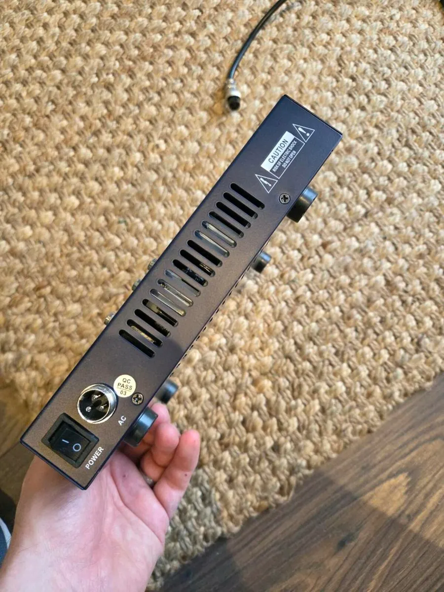 Weymic professional mixer desk, 4 channel 2 bus - Image 2