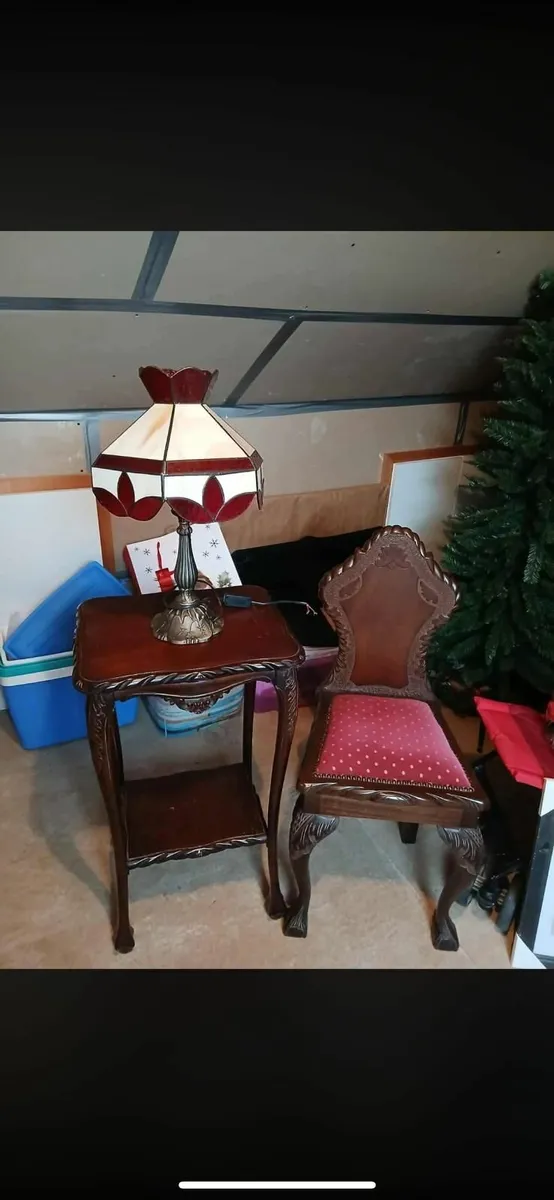 Chairs and picnic basket - Image 2