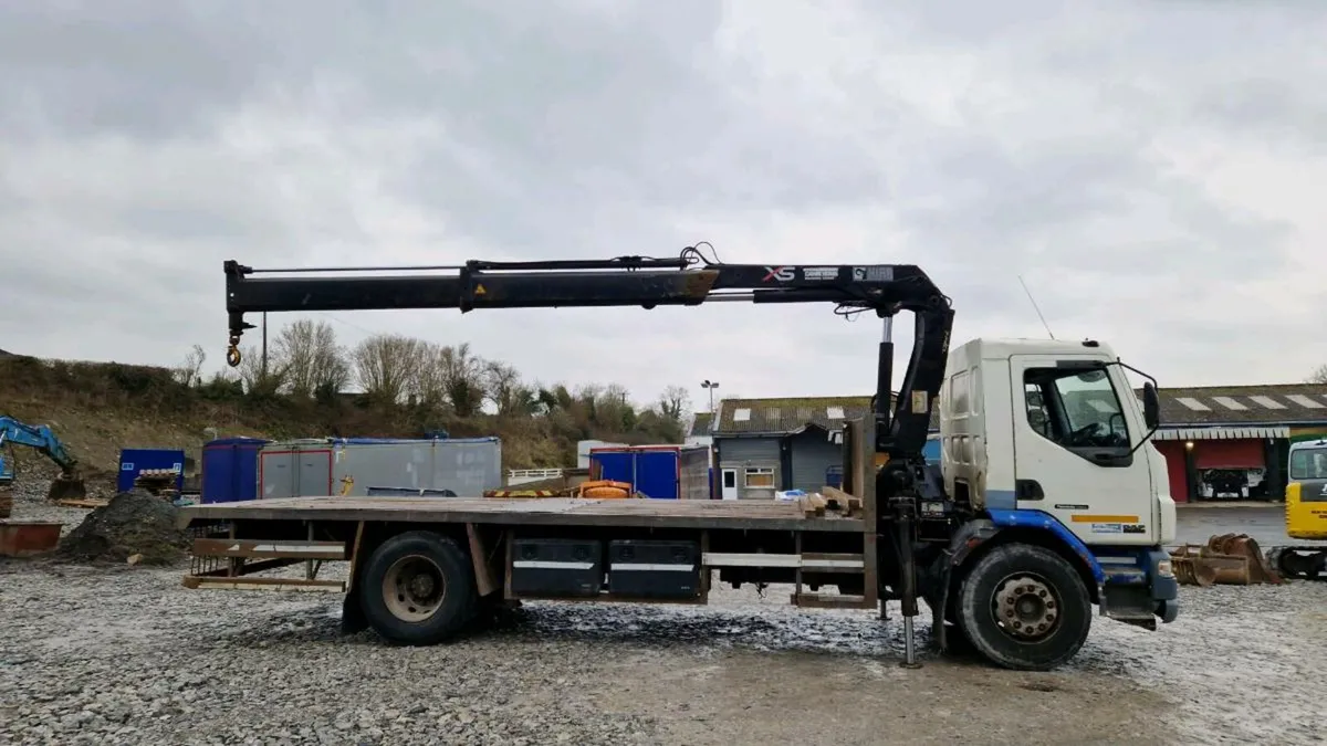 Daf LF 55.230 flatbed truck with hiab - Image 3